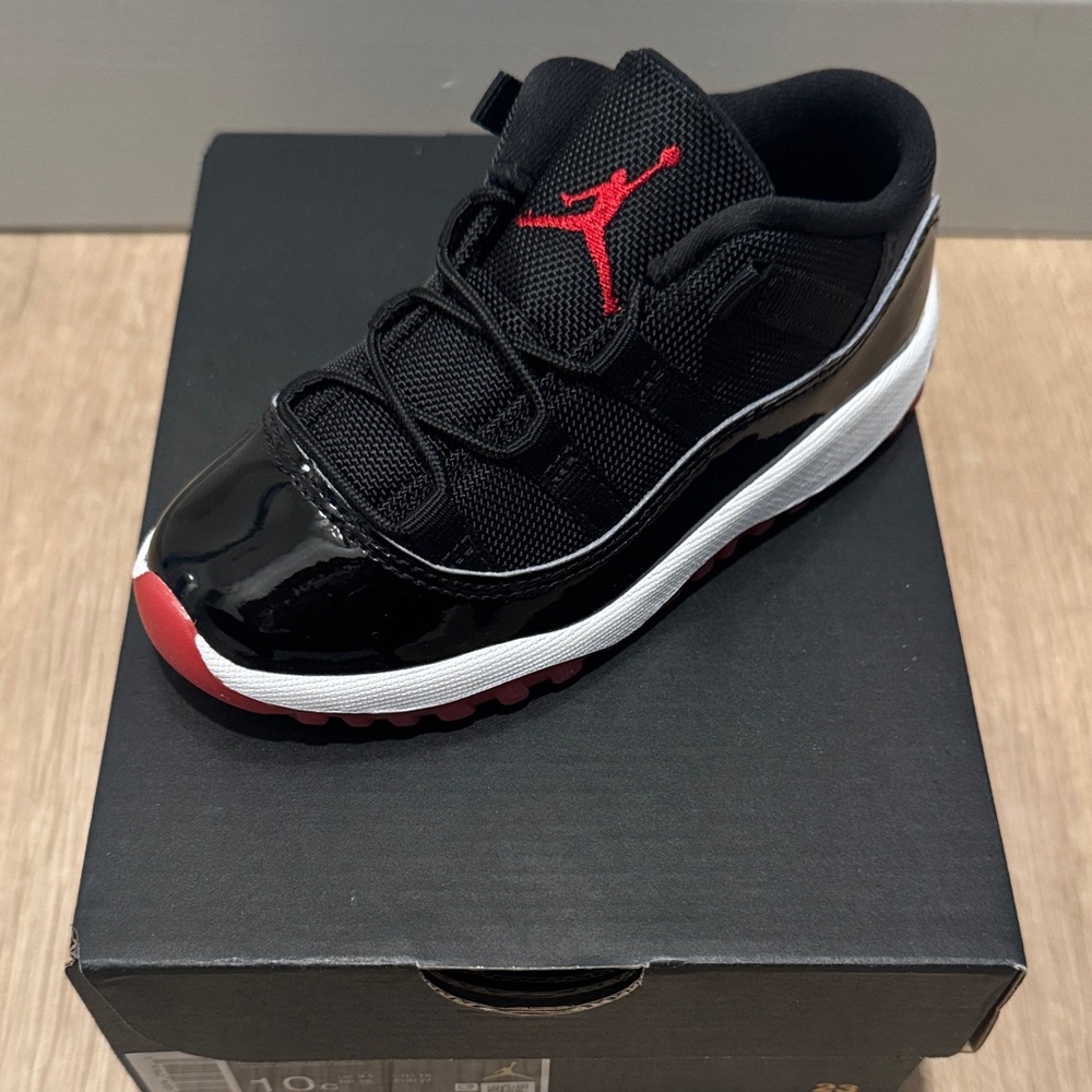 Jordan Kids Black and Red Low-Top Sneaker